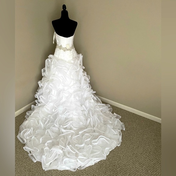 Elegant wedding dress